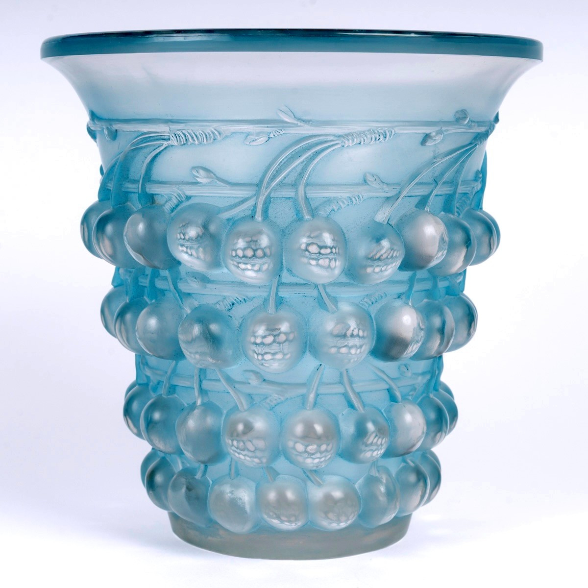 1930 René Lalique - Vase Montmorency Cerises Verre Blanc Patiné Bleu 
