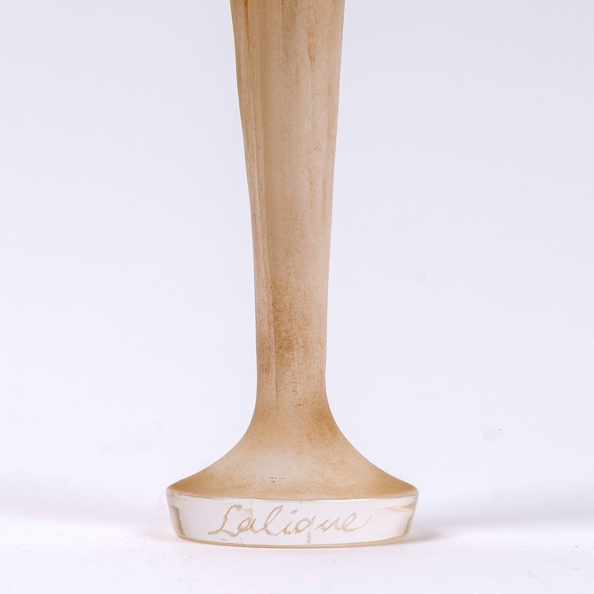 1920 René Lalique - Seal Stamped Figurine Mains Jointes Glass With Sepia Patina-photo-2