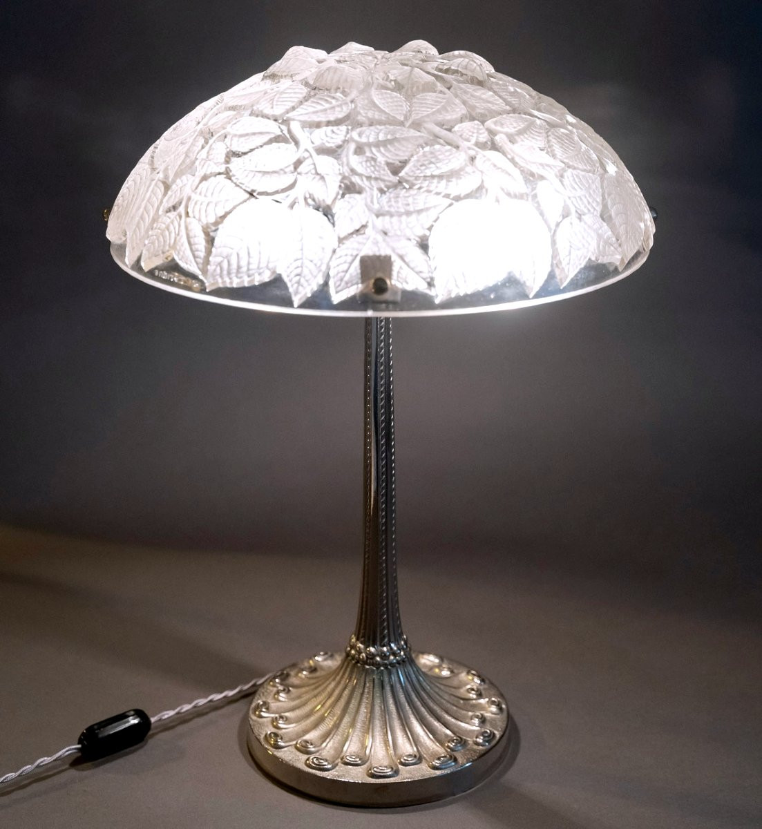 1924 René Lalique - Lampe Charmes Verre Blanc Et Bronze Nickelé-photo-3