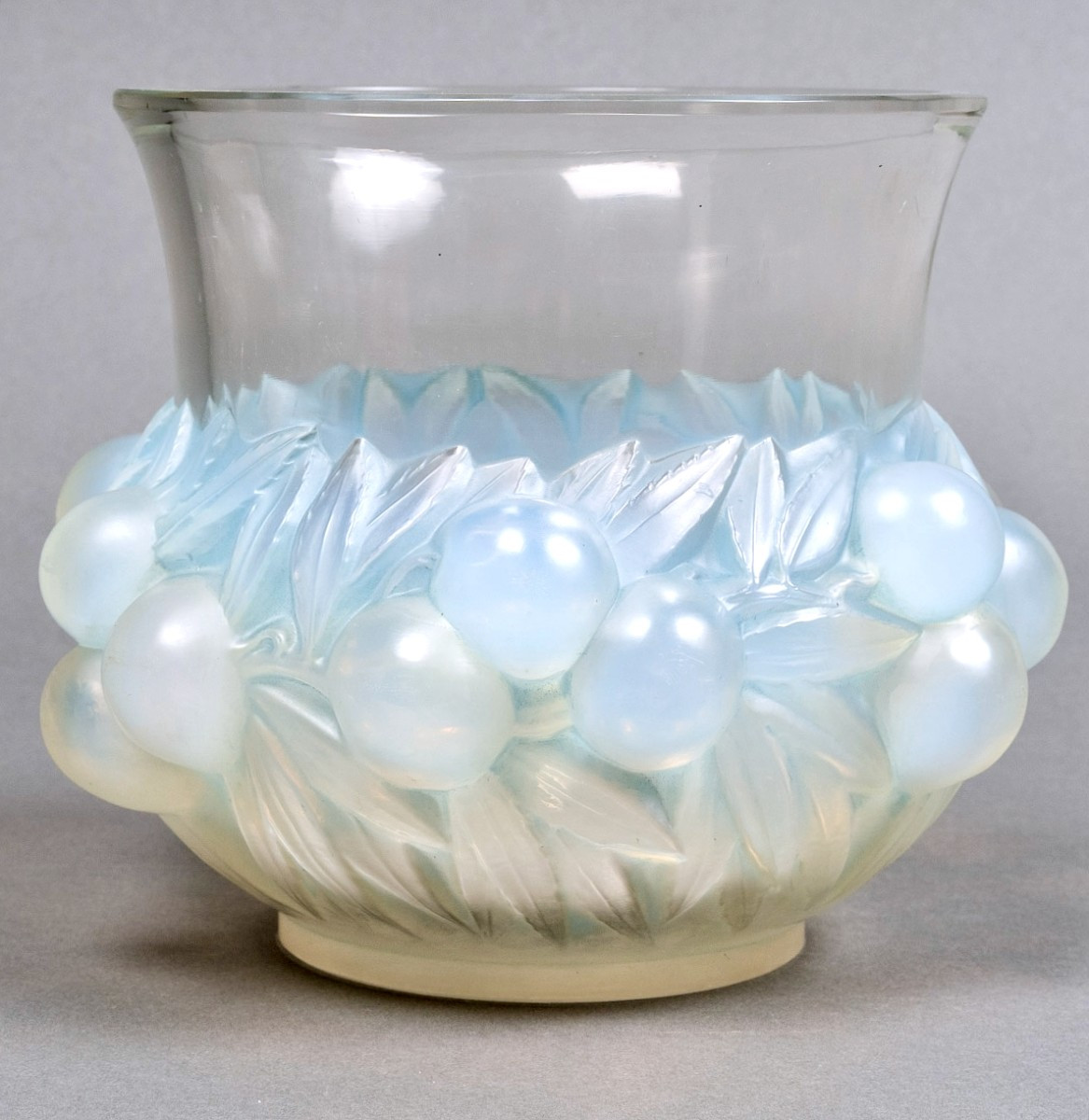 1930 René Lalique - Vase Prunes Verre Opalescent Patiné Bleu