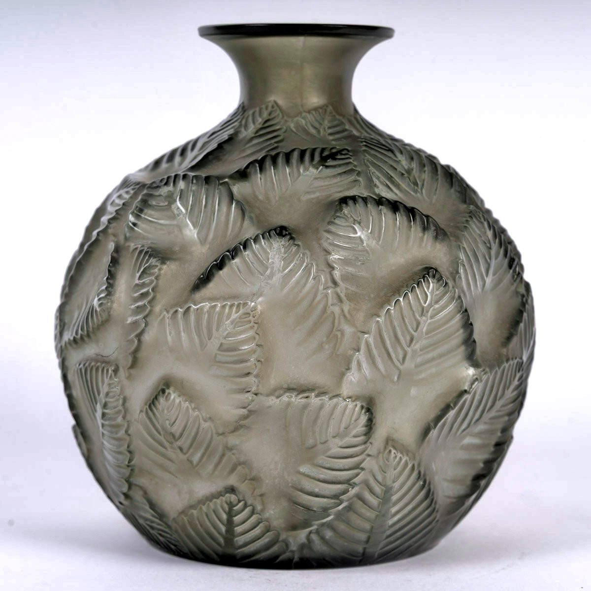 1926 René Lalique - Vase Ormeaux Verre Gris Patiné Blanc-photo-2