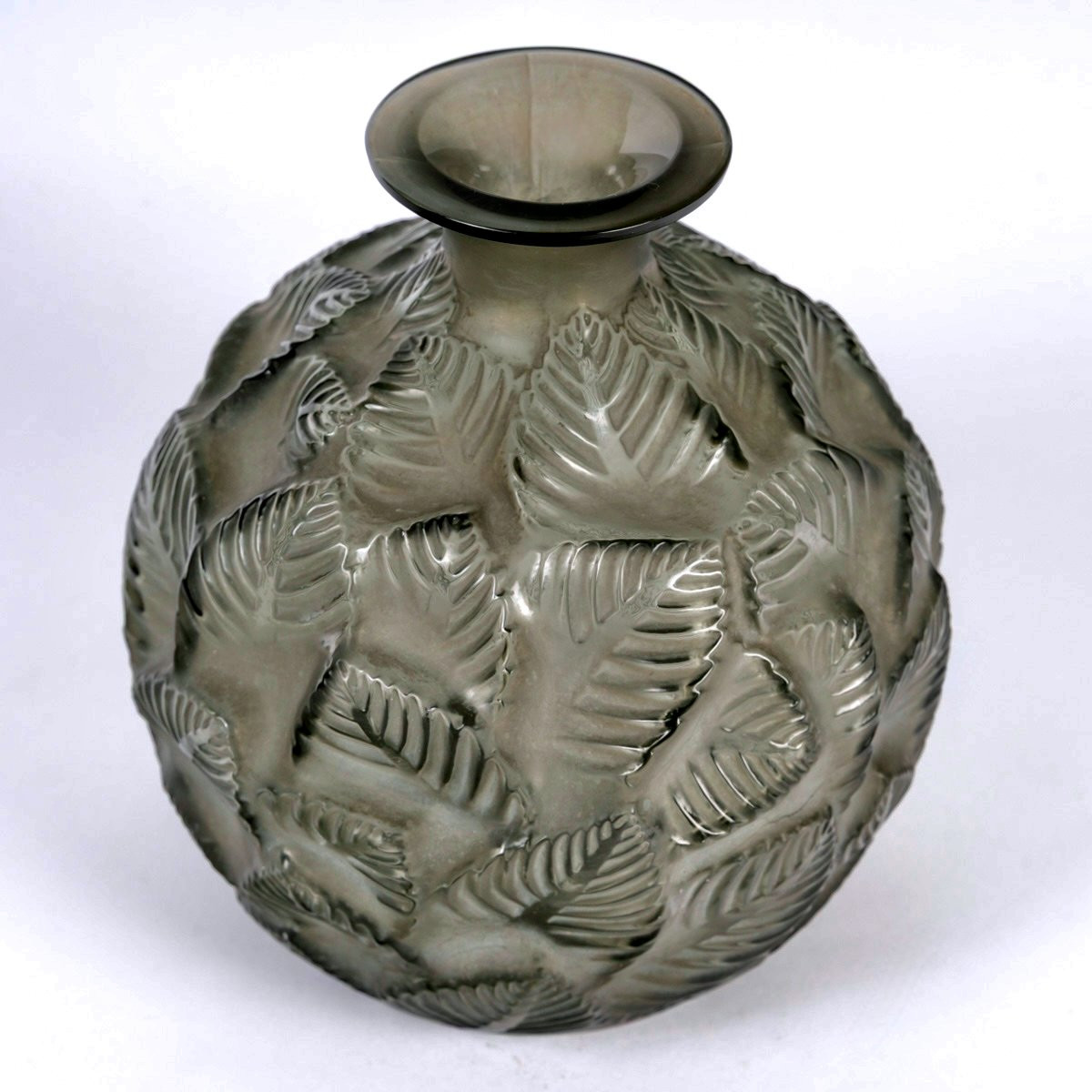 1926 René Lalique - Vase Ormeaux Verre Gris Patiné Blanc-photo-3