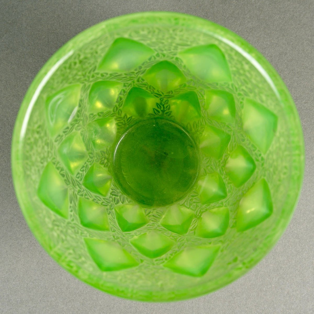 1927 René Lalique - Vase Rampillon Verre Vert Opalescent Peppermint Patiné Blanc-photo-4