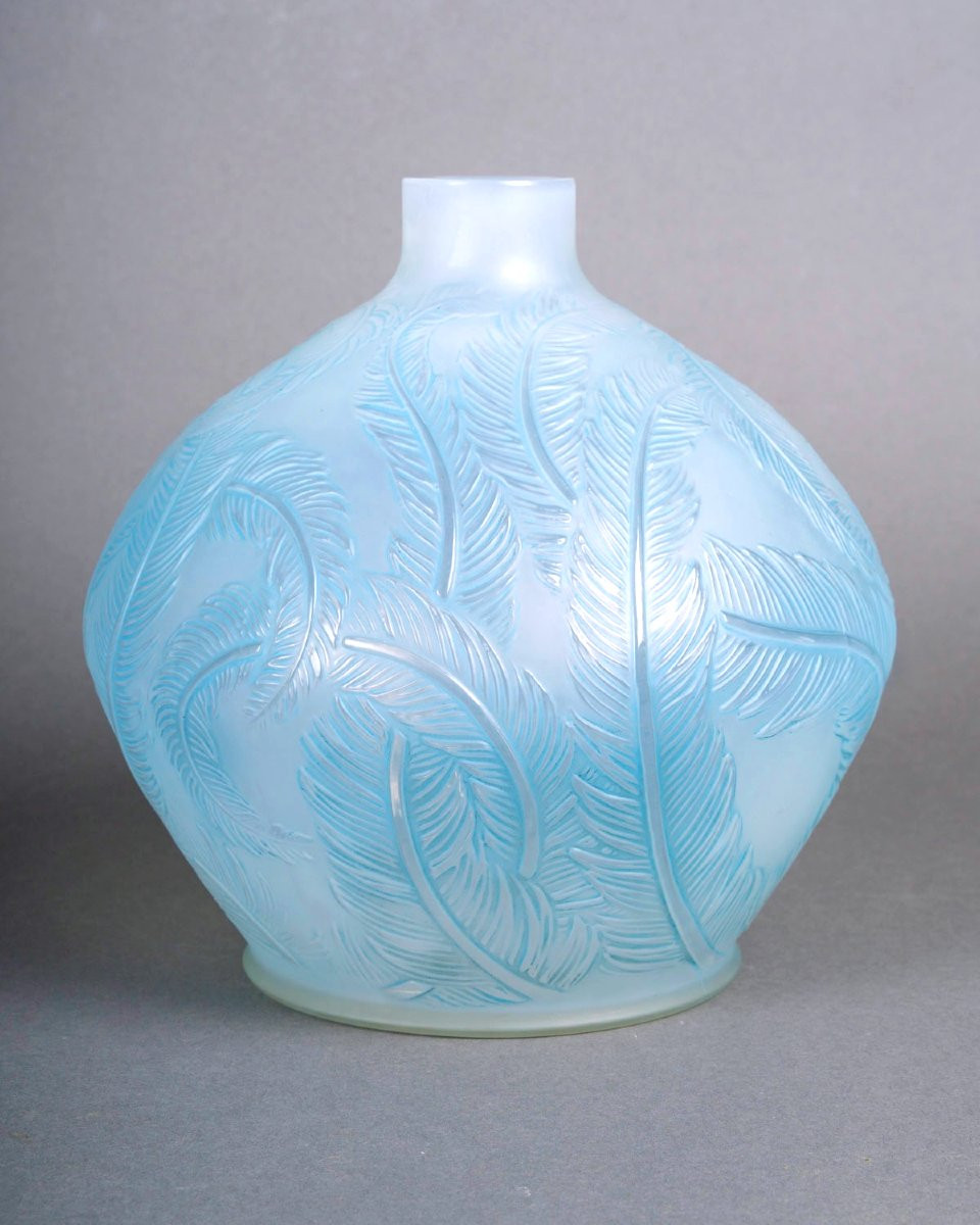 1920 René Lalique - Vase Plumes Verre Opalescent Patiné Bleu-photo-2