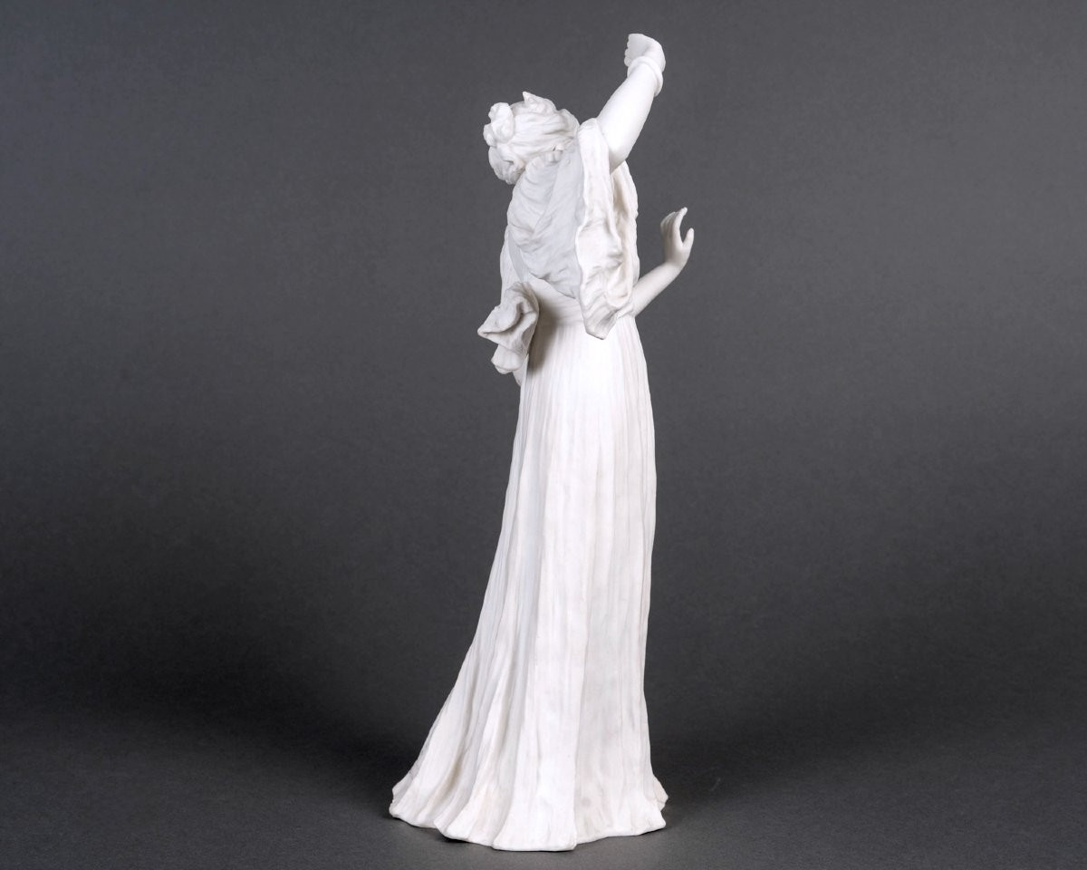Agathon Léonard et Sèvres - Sculpture Statuette Danseuse avec Bracelet Porcelaine-photo-3