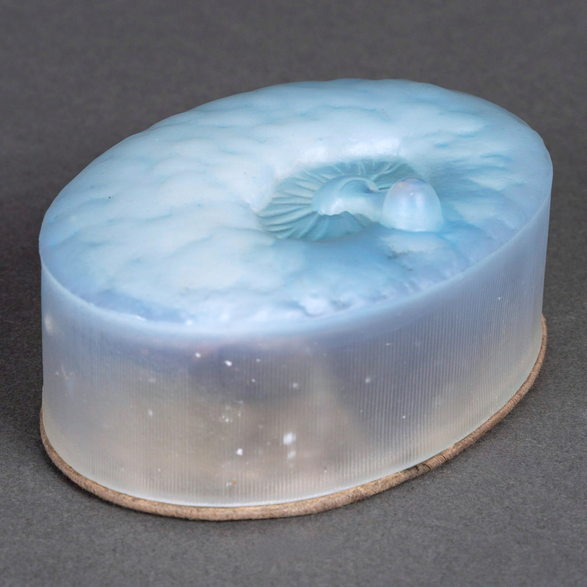 1927 René Lalique - Boîte Corail Rouge Perle Noire Verre Opalescent pour Forvil