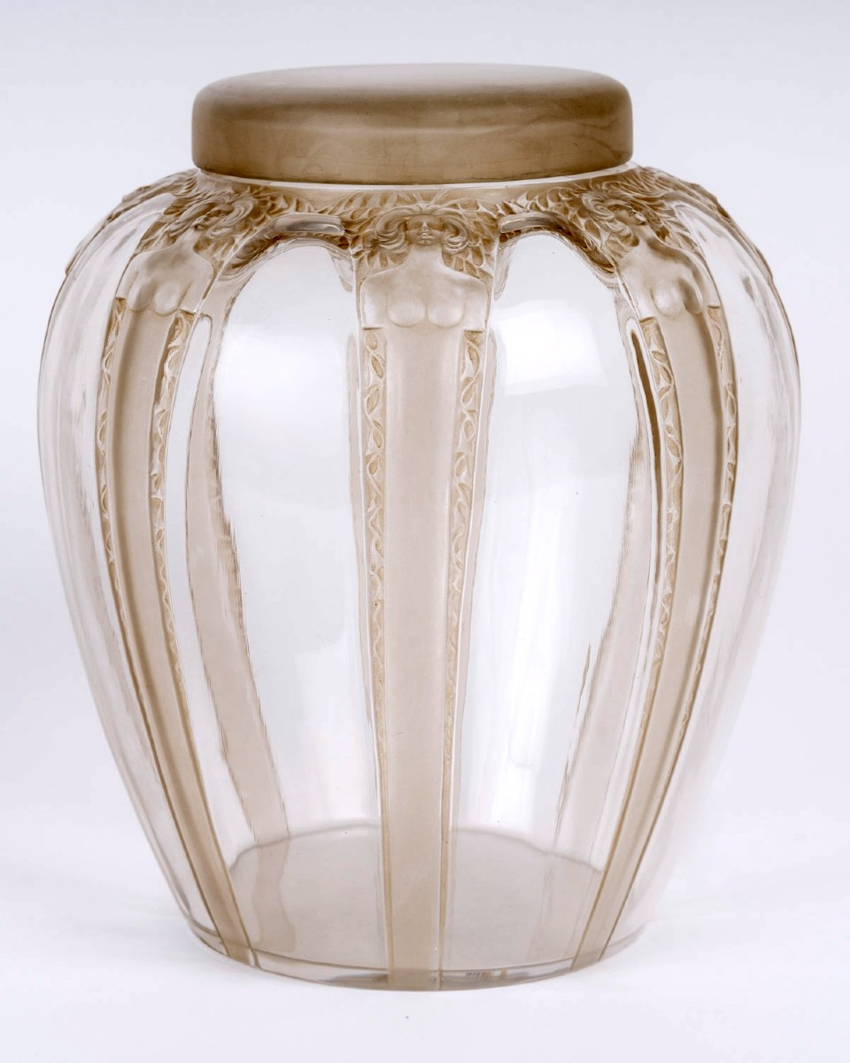 1920 René Lalique - Vase Couvert Cariatides Verre Blanc Patiné Sépia