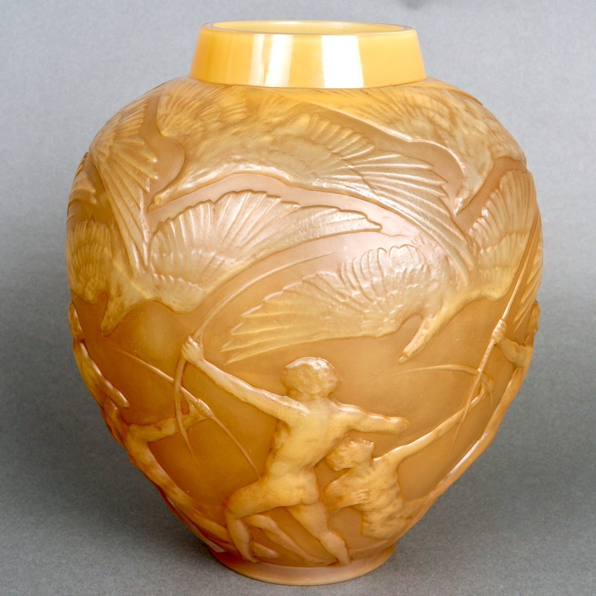 1921 René Lalique - Vase Archers Verre Butterscotch Patiné Sépia