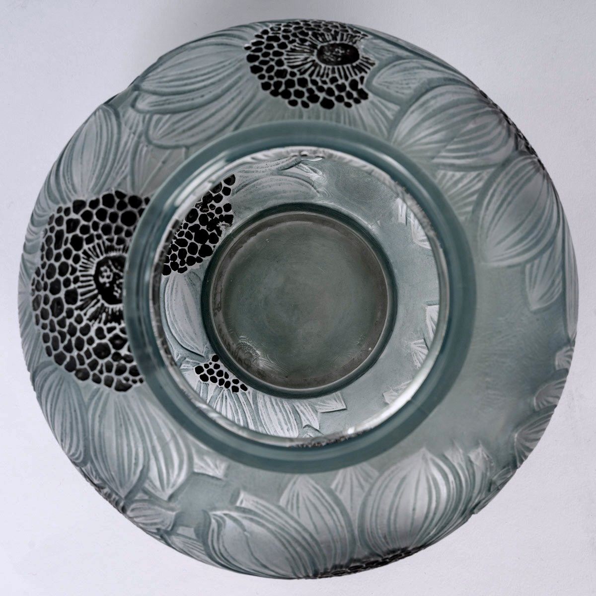 1923 René Lalique - Vase Dahlias Verre Blanc Emaillé Noir et Patiné Bleu Gris-photo-3