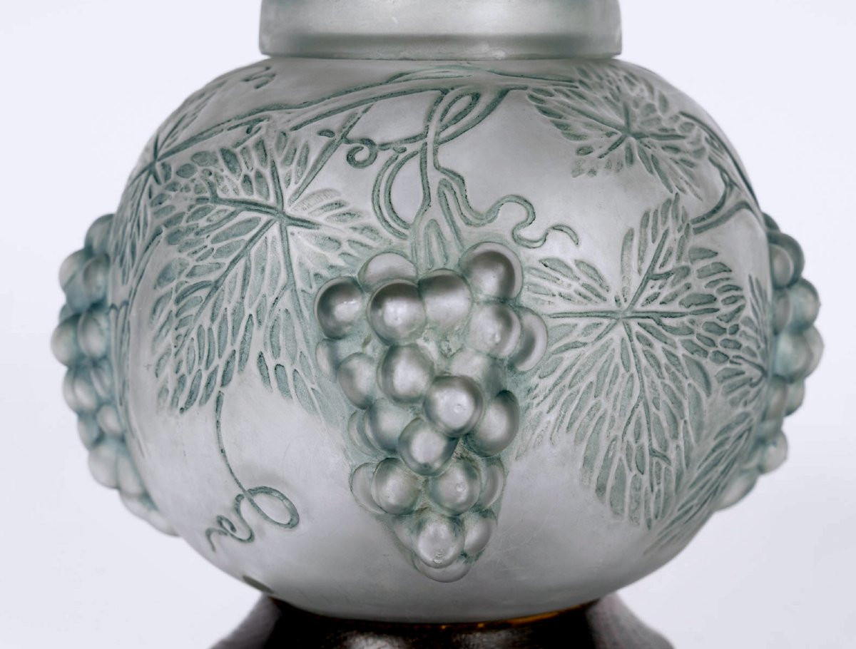1921 René Lalique - Lampe Brûle-Parfums Raisins Verre Blanc Patiné Bleu Gris-photo-4