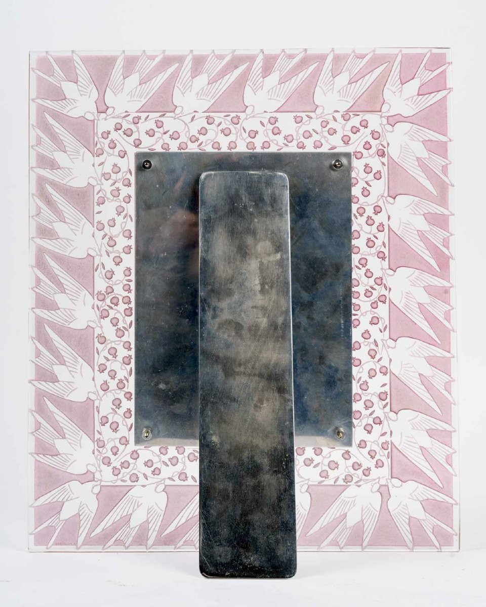 1926 René Lalique - Cadre Muguet et Hirondelles Verre Blanc Patiné Rose-photo-3