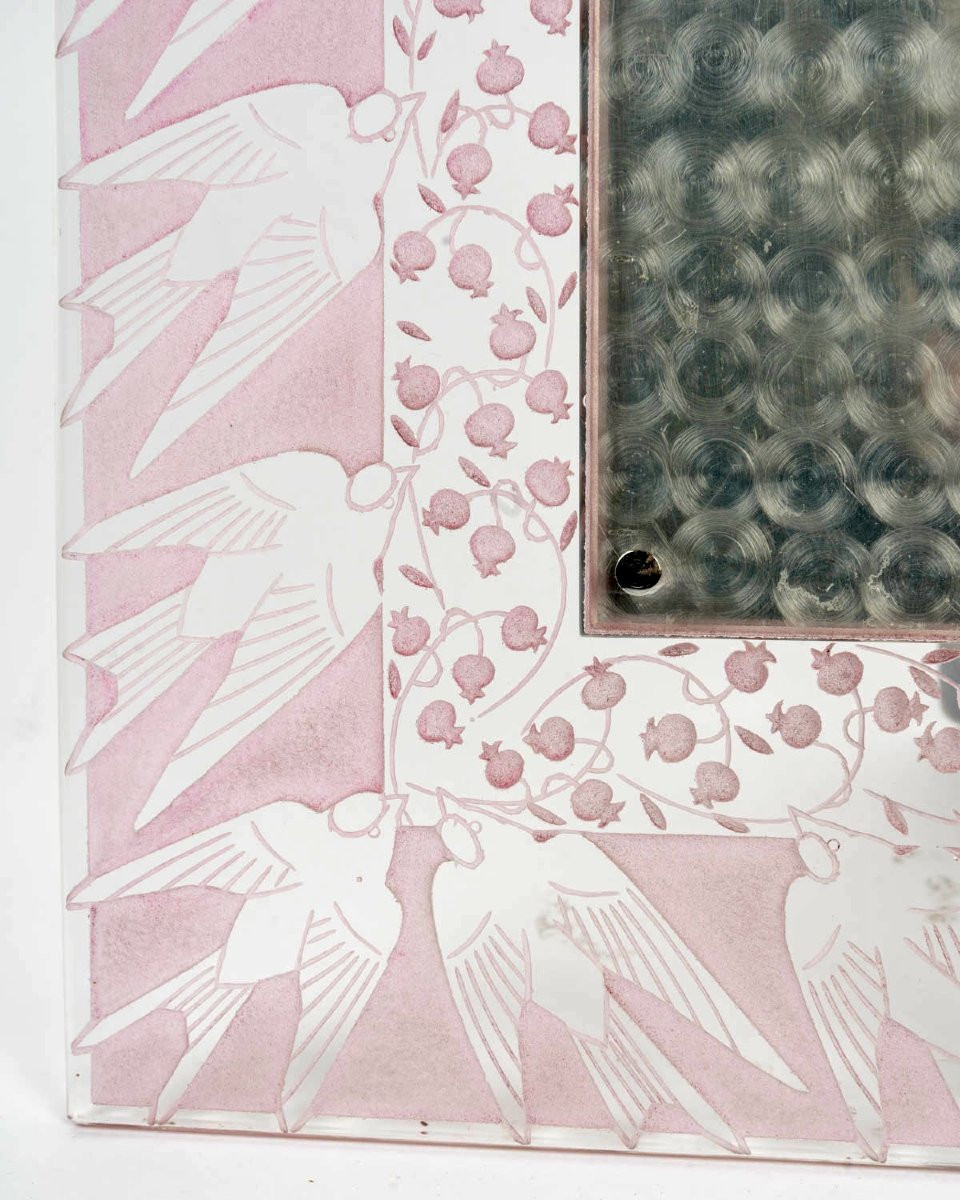 1926 René Lalique - Cadre Muguet et Hirondelles Verre Blanc Patiné Rose-photo-1