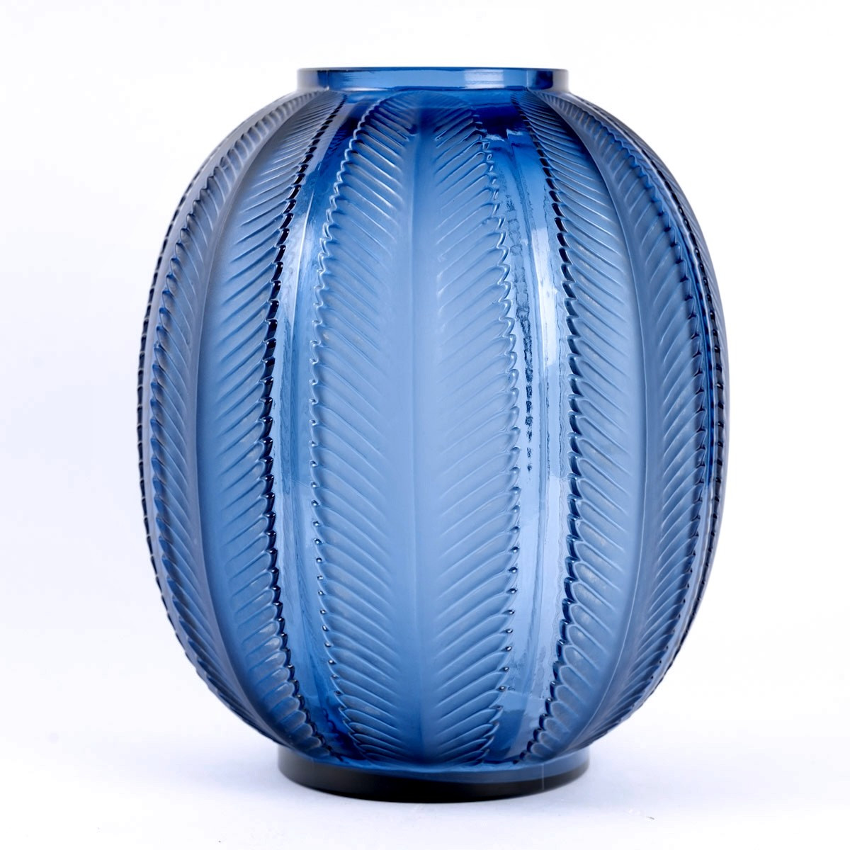 1932 René Lalique - Vase Biskra Navy Blue Glass 