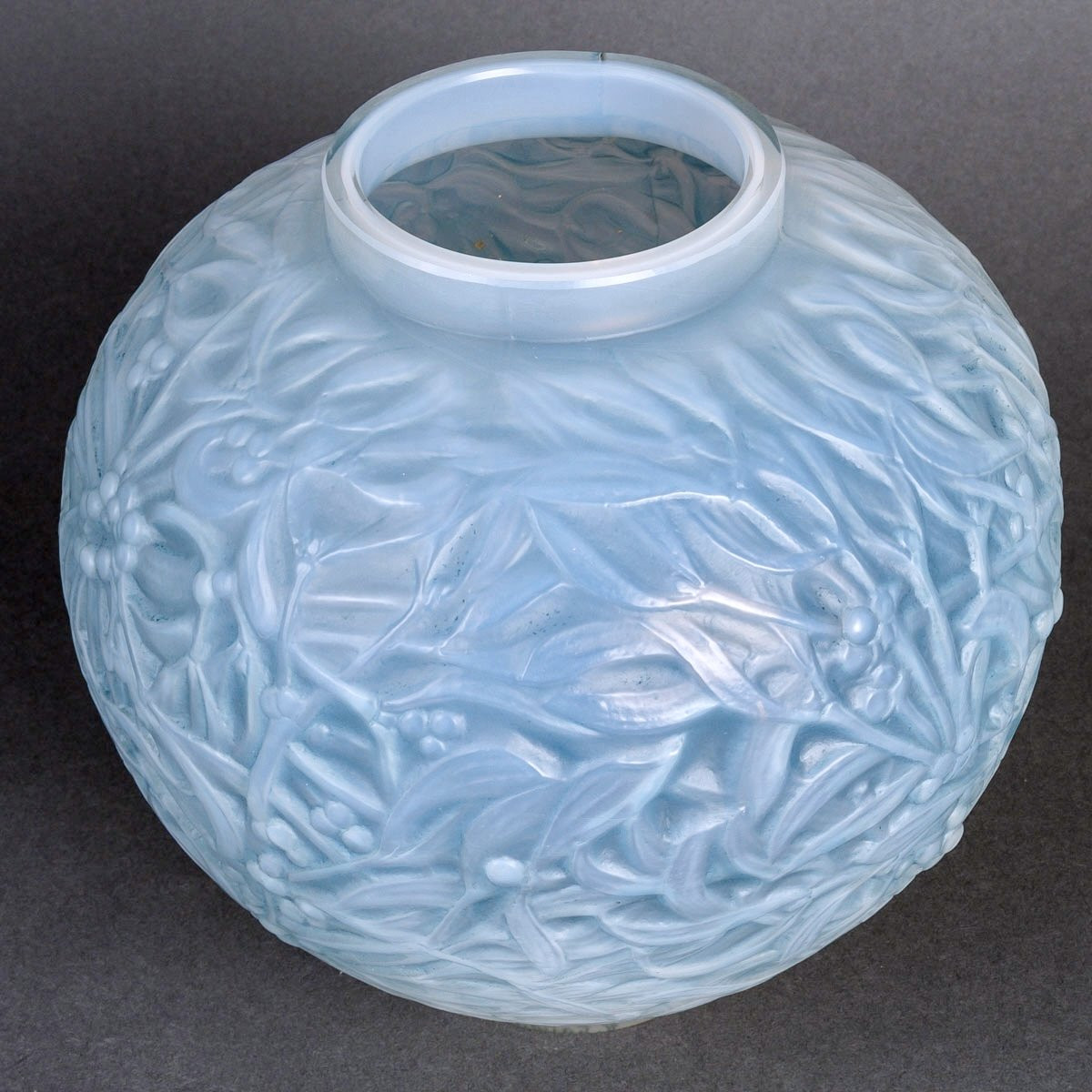 1920 René Lalique - Vase Gui Verre Opalescent Patiné Bleu-photo-3