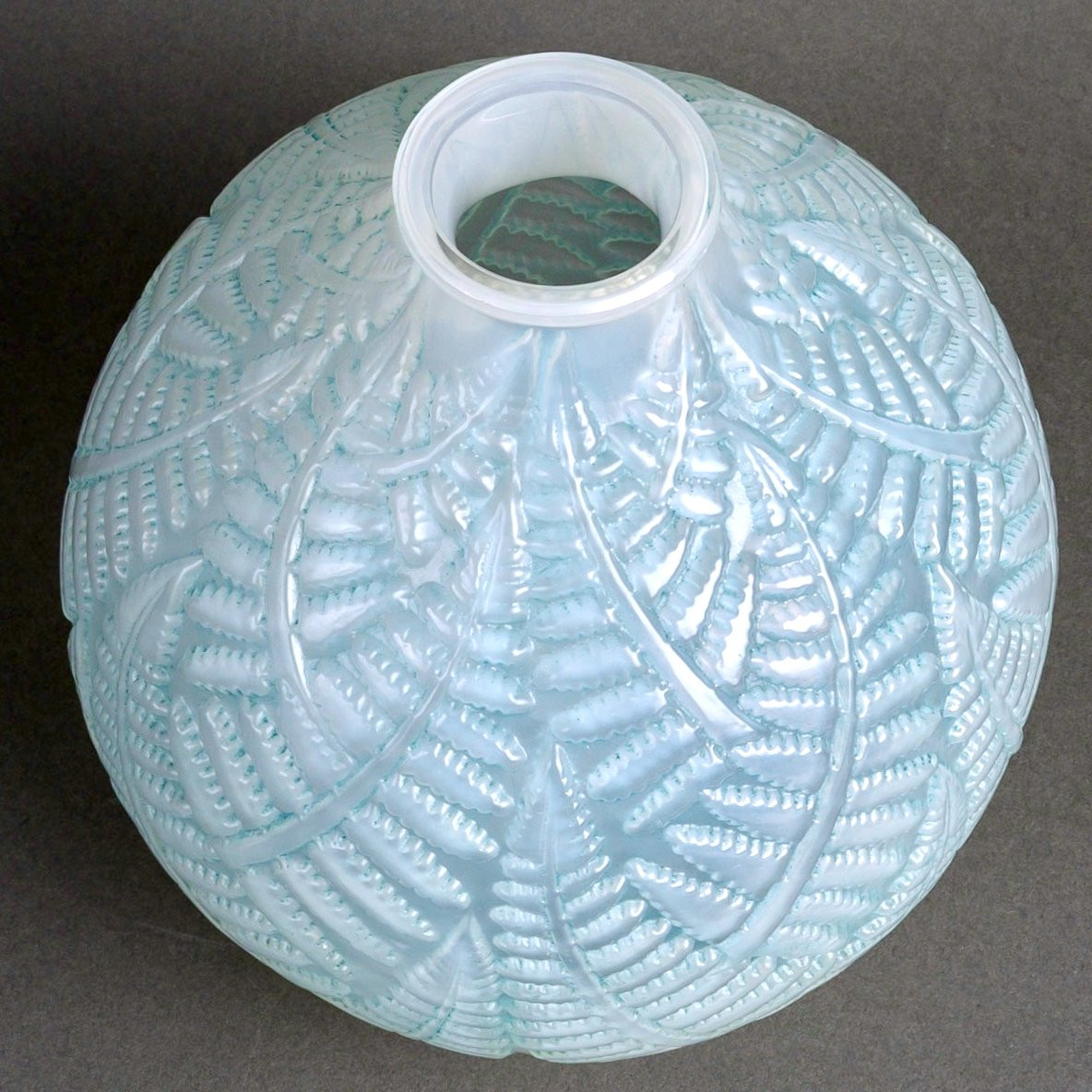 1927 René Lalique - Vase Espalion Verre Opalescent Patiné Bleu-photo-1