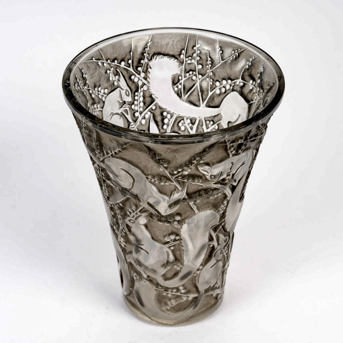 1934 René Lalique - Vase Senart Ecureuils Verre Blanc Patiné Gris-photo-4