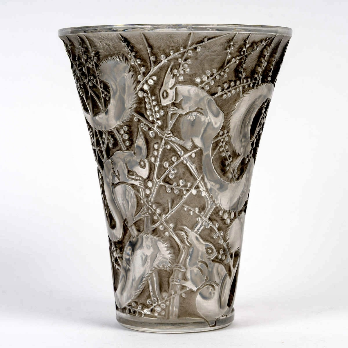 1934 René Lalique - Vase Senart Ecureuils Verre Blanc Patiné Gris