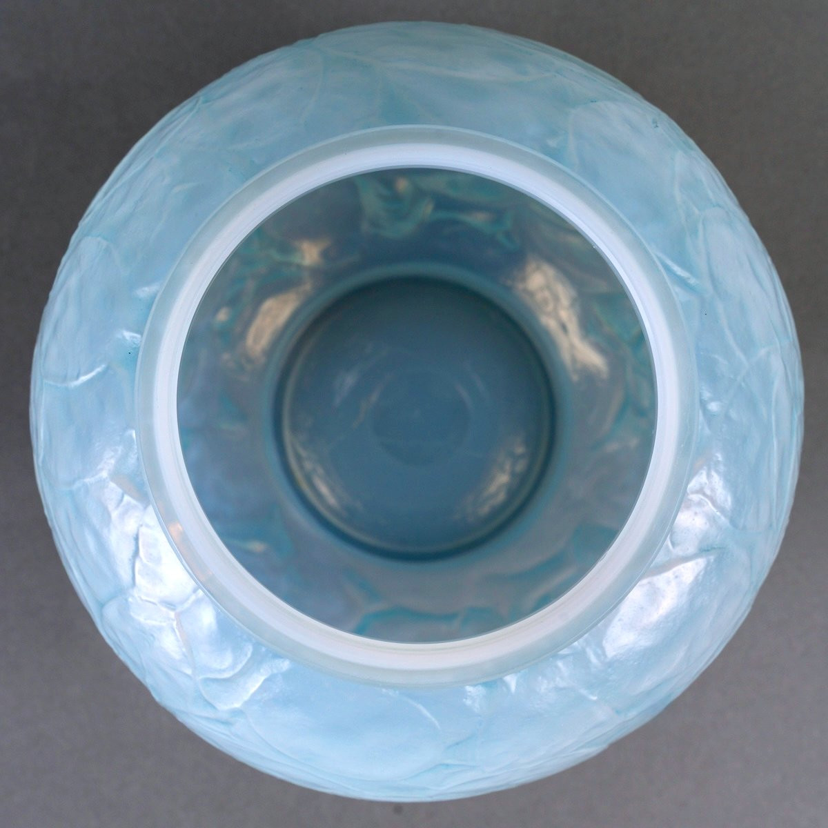 1914 René Lalique - Vase Monnaie Du Pape Opalescent Glass With Blue Patina-photo-1