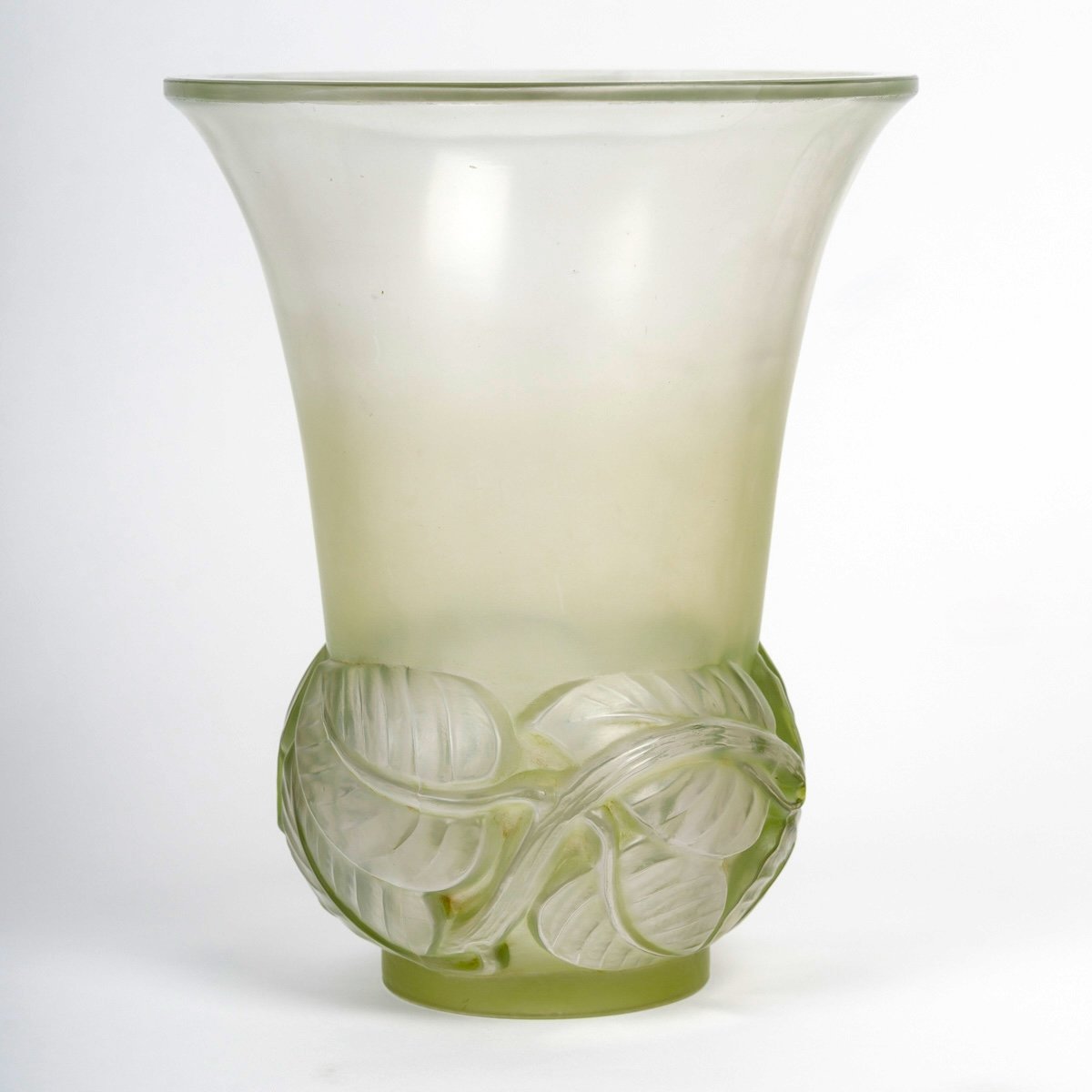 1930 René Lalique - Vase Lilas Lilac Glass With Green Patina