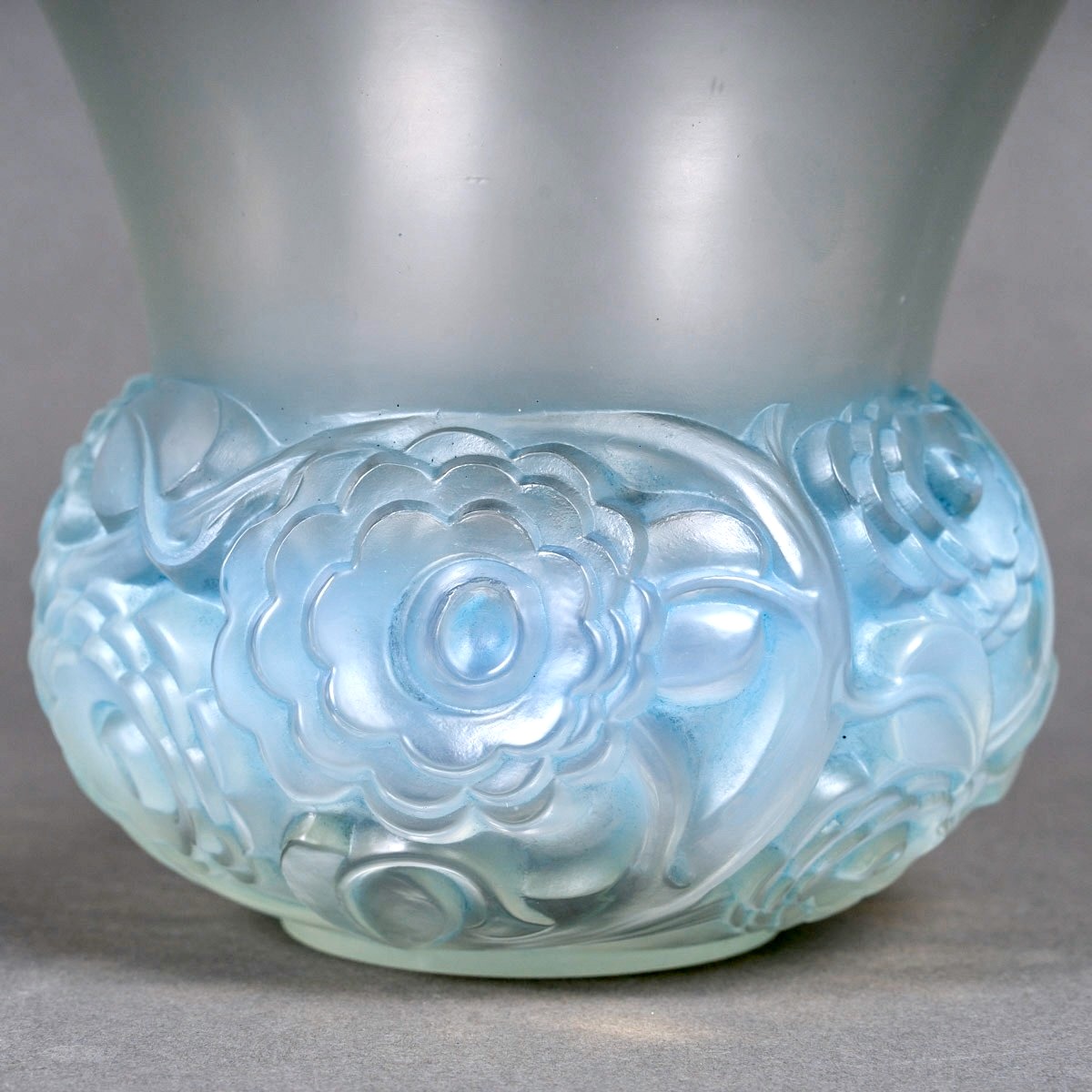 1930 René Lalique - Vase Renoncules Opalescent Glass With Blue Patina-photo-1