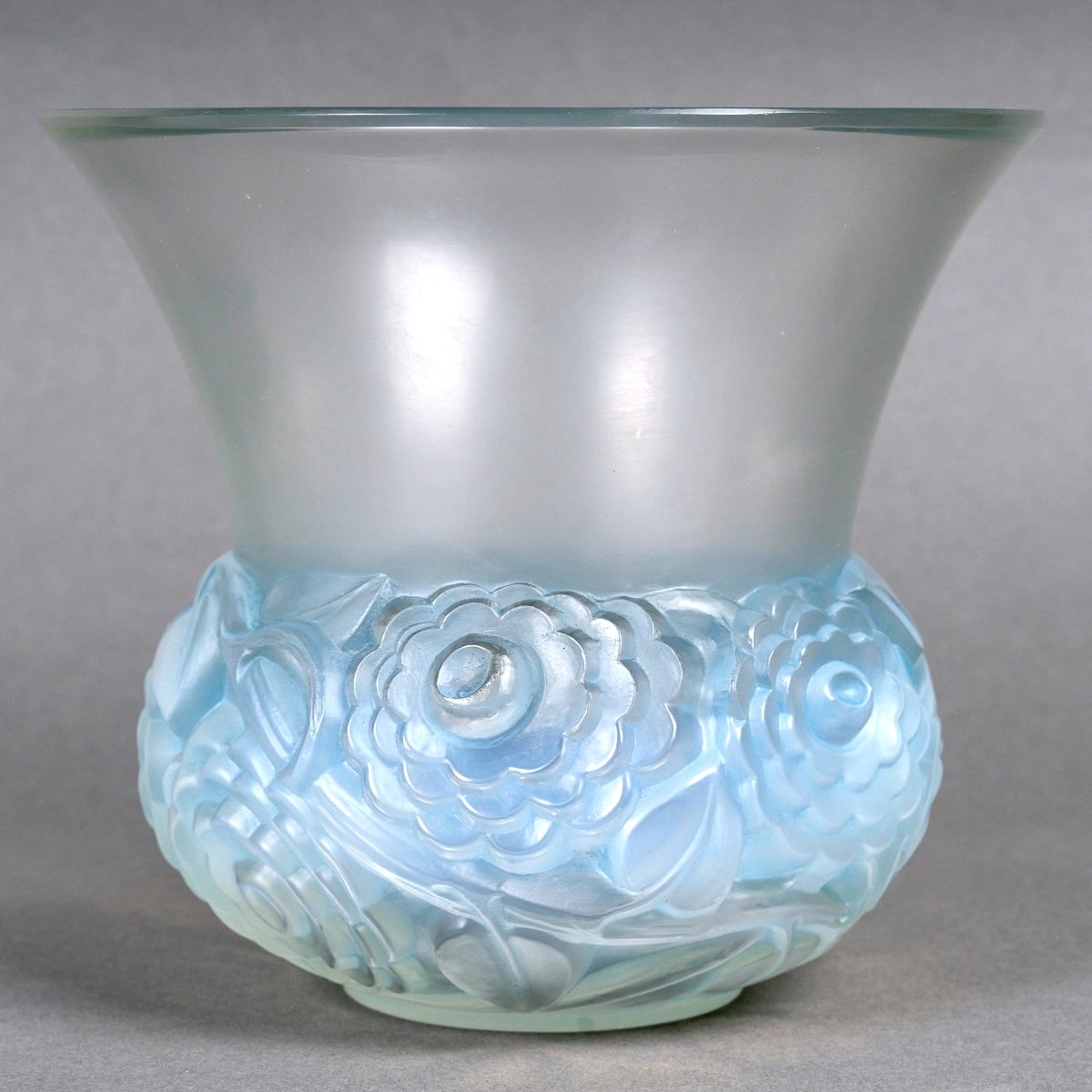 1930 René Lalique - Vase Renoncules Opalescent Glass With Blue Patina