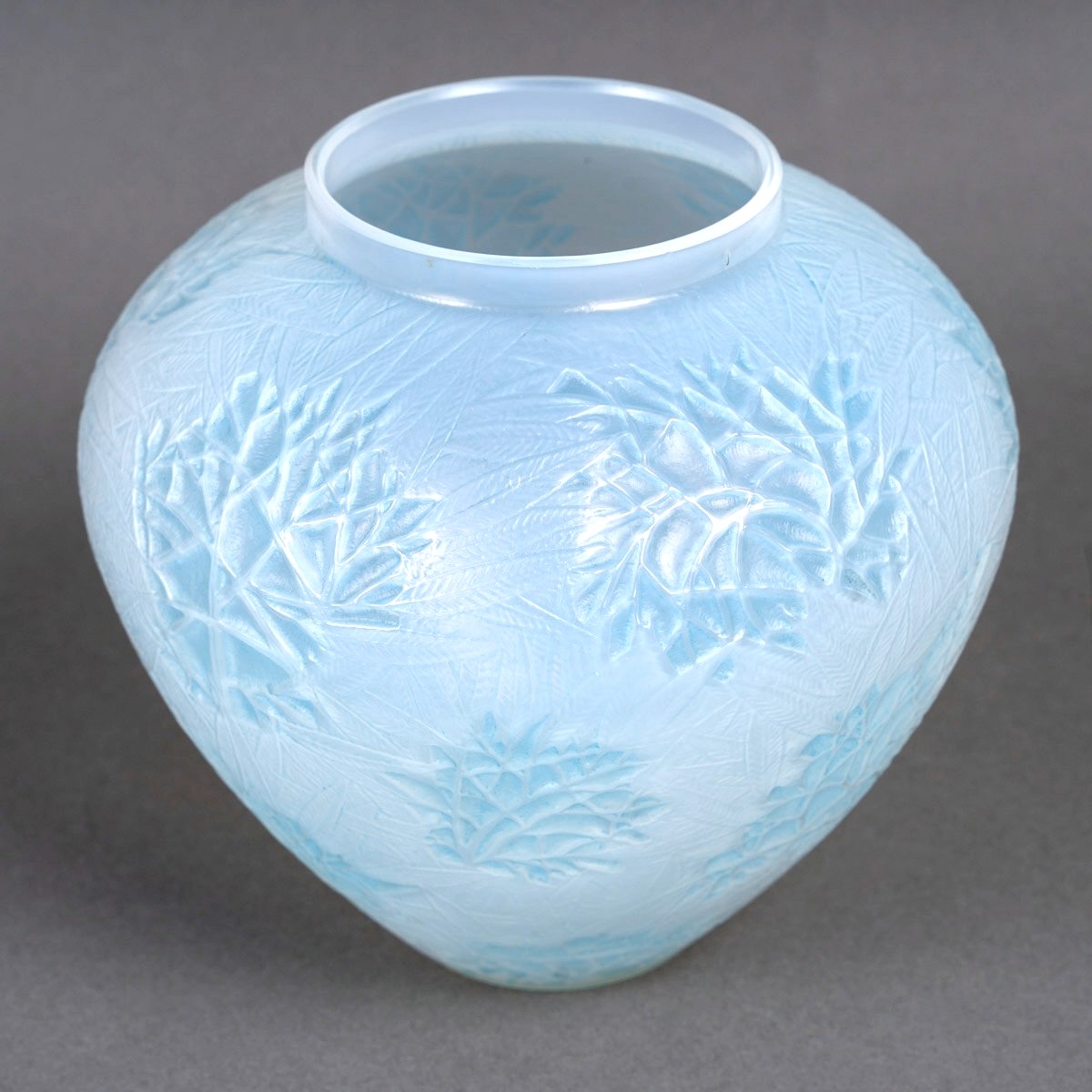1923 René Lalique - Vase Estérel Verre Opalescent Patiné Bleu-photo-2