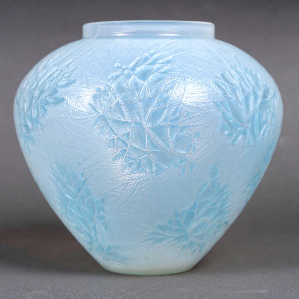 1923 René Lalique - Vase Estérel Verre Opalescent Patiné Bleu