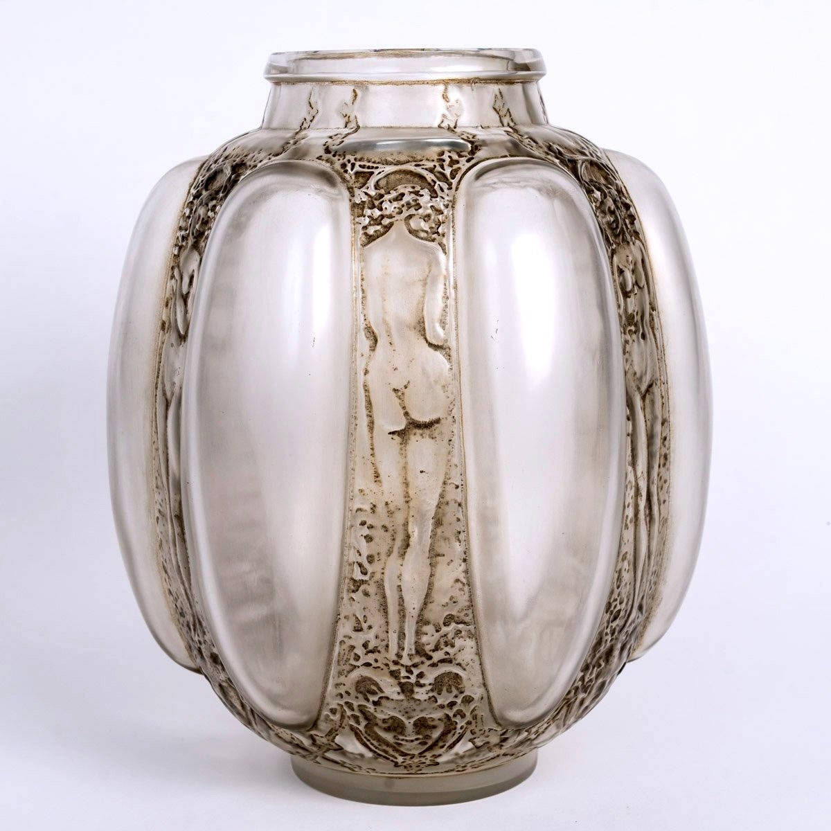 1912 René Lalique - Vase Six Figurines et Masques Verre Blanc Patiné Gris Sépia-photo-3