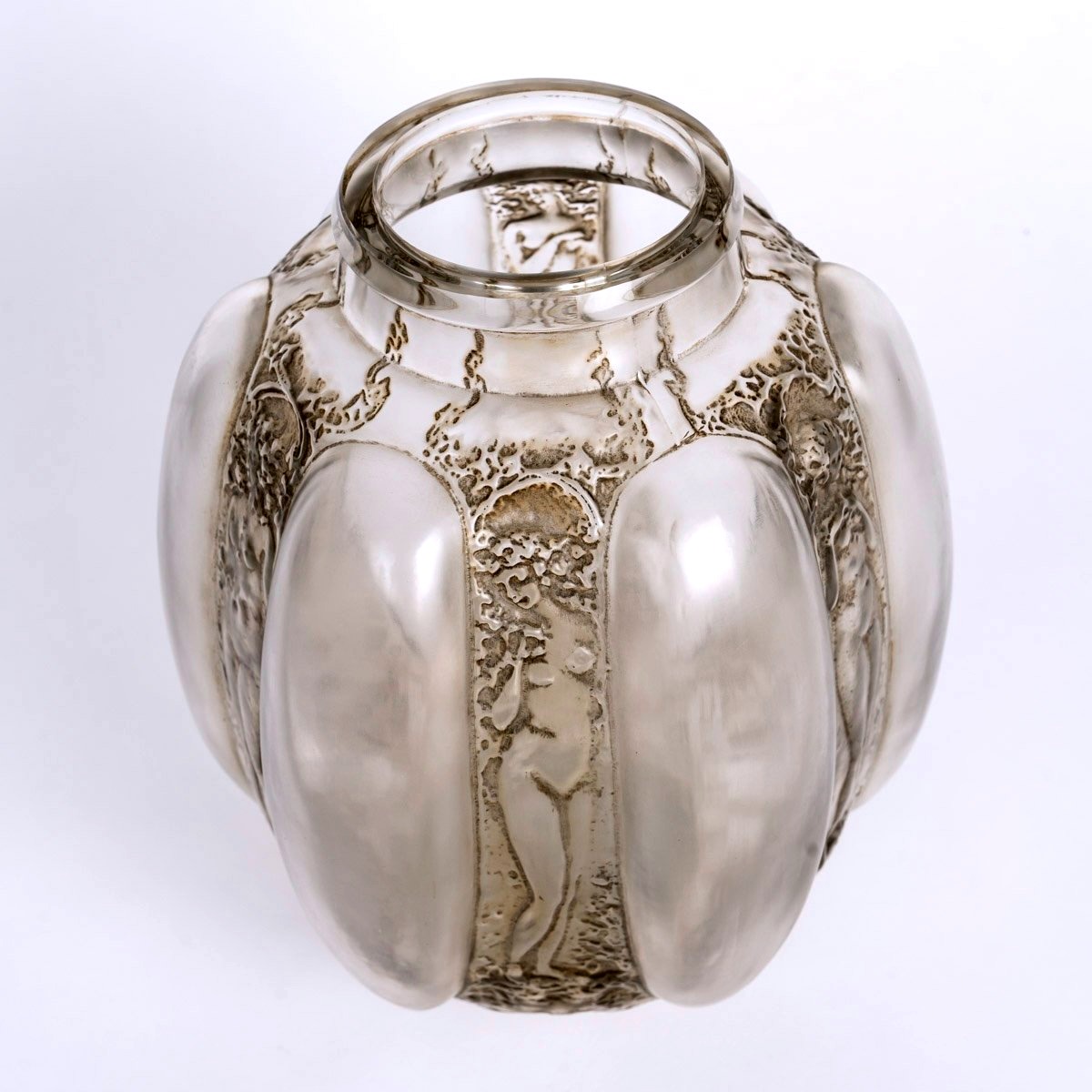 1912 René Lalique - Vase Six Figurines et Masques Verre Blanc Patiné Gris Sépia-photo-4