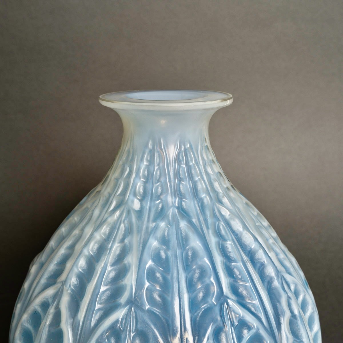 1927 René Lalique - Vase Malesherbes Verre Opalescent Patiné Bleu-photo-4