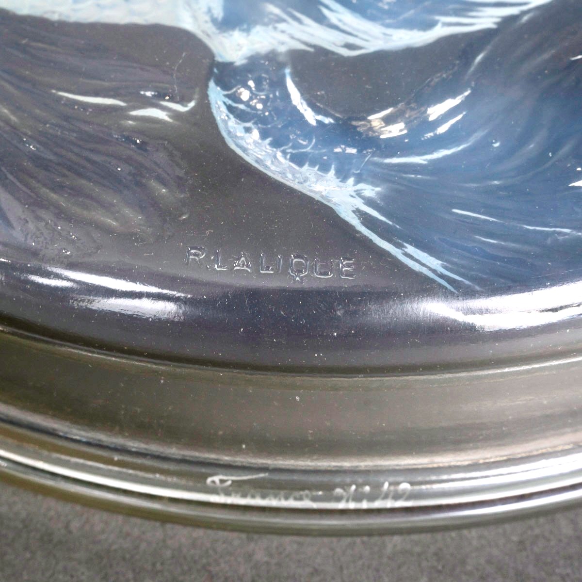 1921 René Lalique - Box Cyprins Fishes Opalescent Glass-photo-3