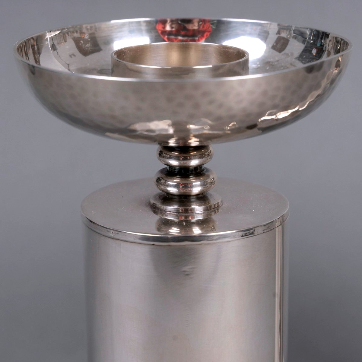 Jean Desprès - Paire de Bougeoirs Moderniste Métal Argenté Martelé-photo-3