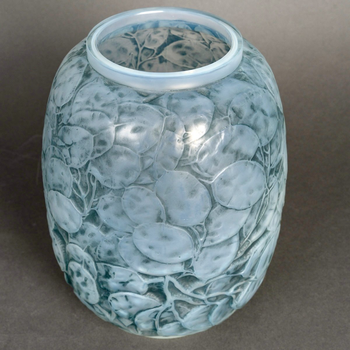 1914 René Lalique - Vase Monnaie Du Pape Verre Opalescent Patiné Bleu-photo-3