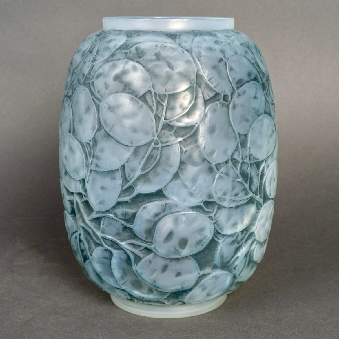 1914 René Lalique - Vase Monnaie Du Pape Verre Opalescent Patiné Bleu