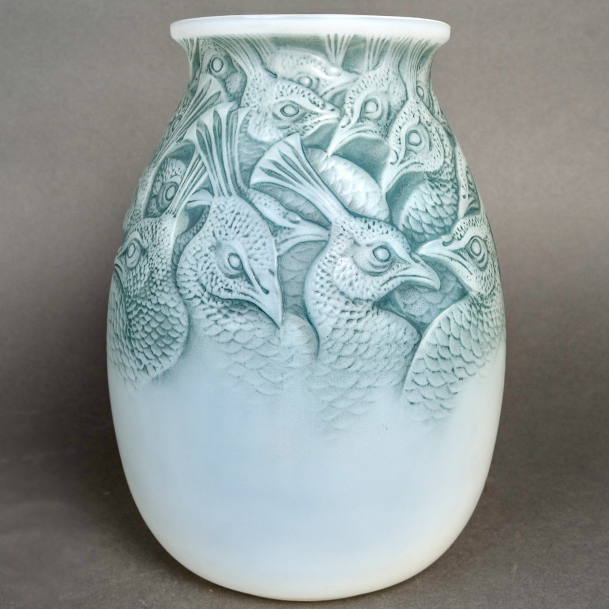 1928 René Lalique - Vase Borromée Verre Opalescent Patiné Bleu