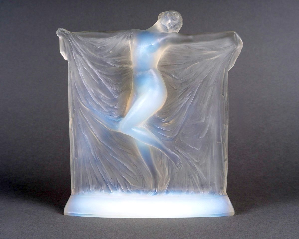 1925 René Lalique - Statuette Thais Opalescent Glass