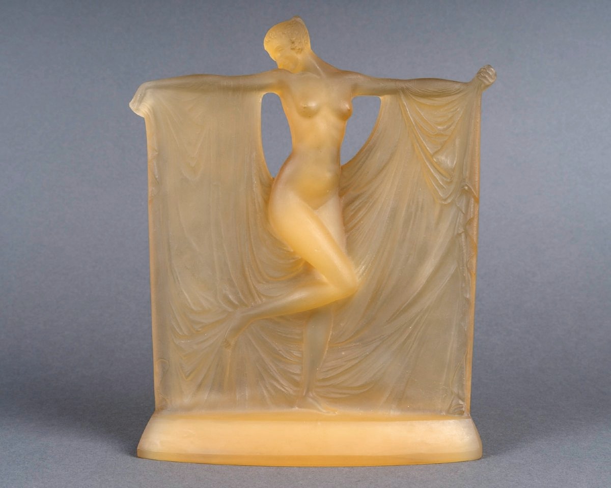 1925 René Lalique - Statuette Suzanne Verre Butterscotch