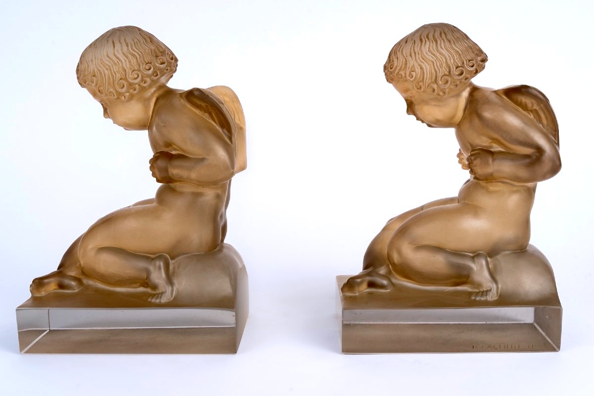 1929 René Lalique - Paire de Serre Livres Amour Verre Blanc Patiné Sépia-photo-4