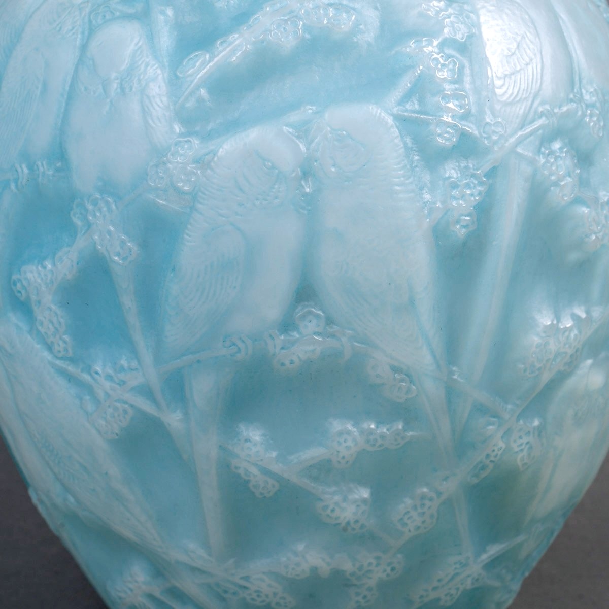 1919 René Lalique - Vase Perruches Parrots Opalescent Glass With Blue Patina-photo-4