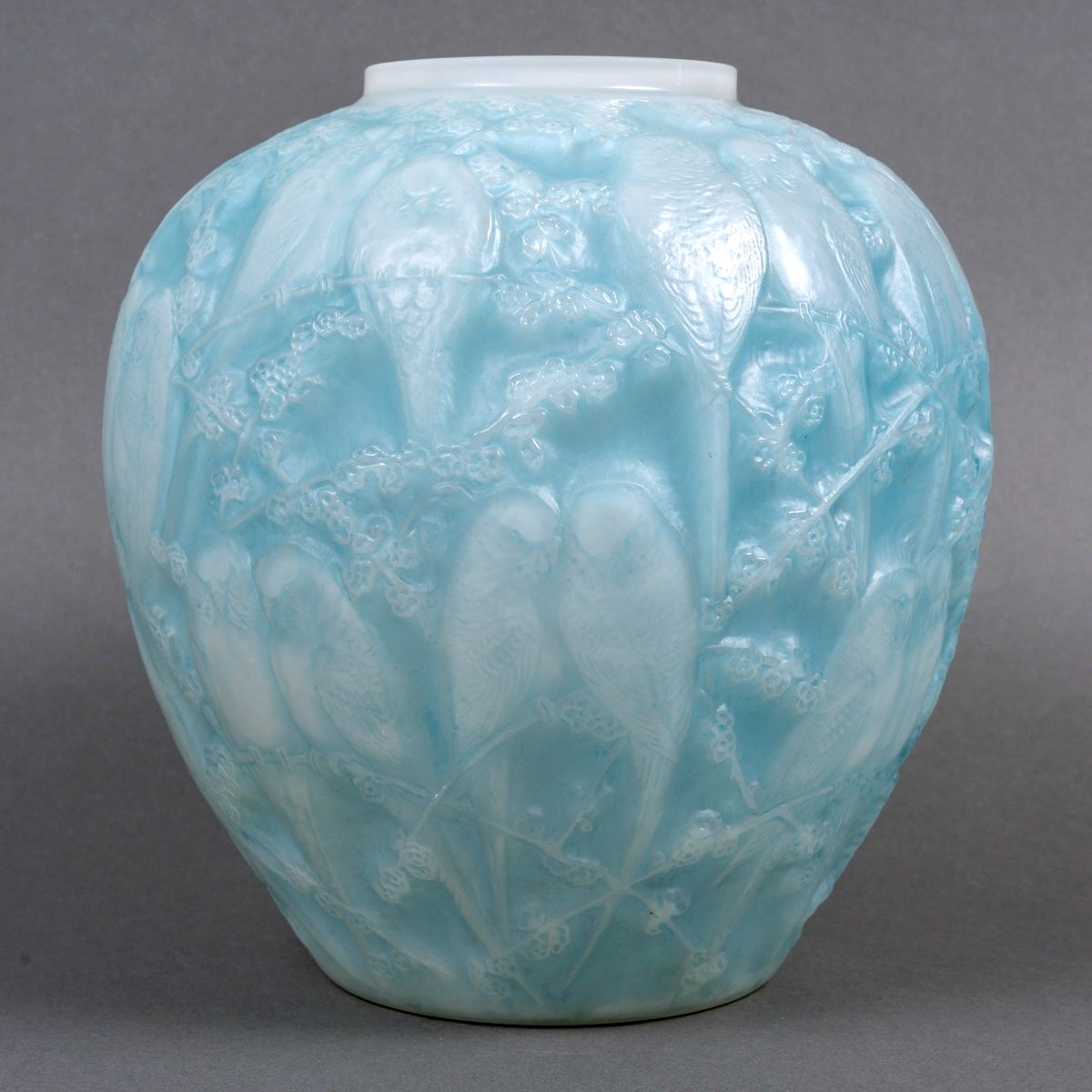 1919 René Lalique - Vase Perruches Parrots Opalescent Glass With Blue Patina