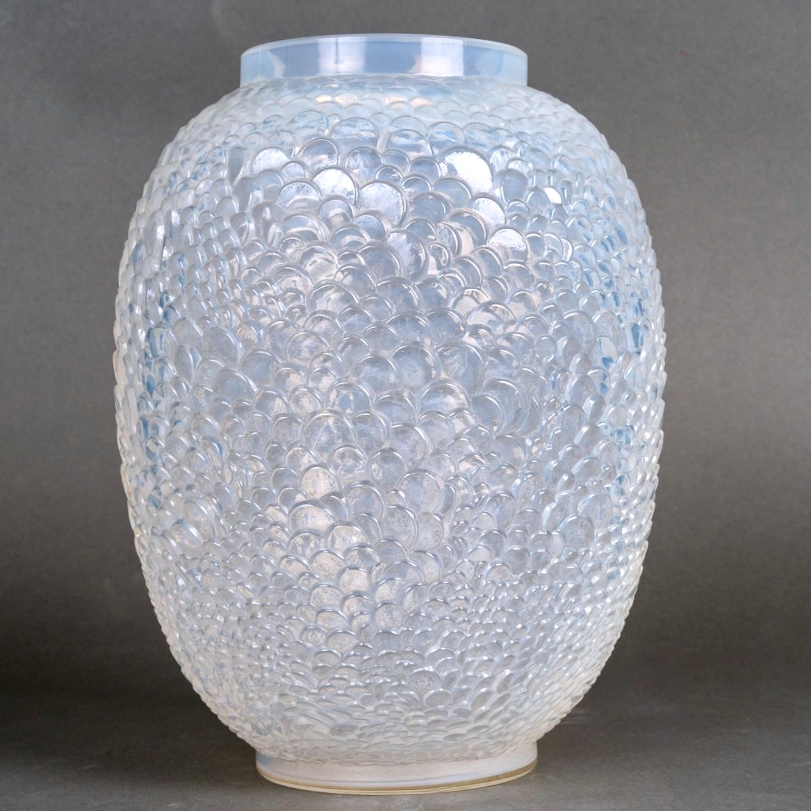 1932 René Lalique - Art Déco Vase Ecailles Verre Opalescent