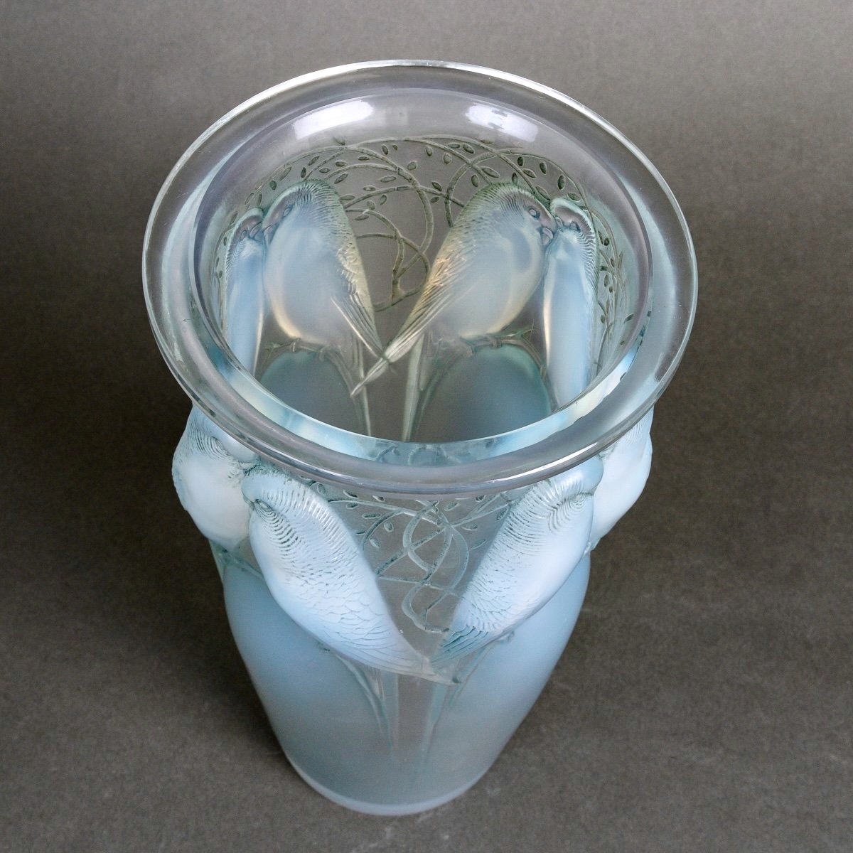 1924 René Lalique - Vase Ceylan Parrots Opalescent Glass With Blue Patina-photo-1