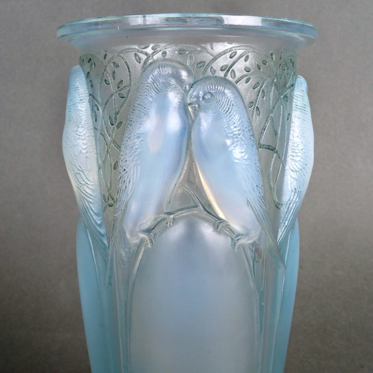 1924 René Lalique - Vase Ceylan Parrots Opalescent Glass With Blue Patina-photo-2