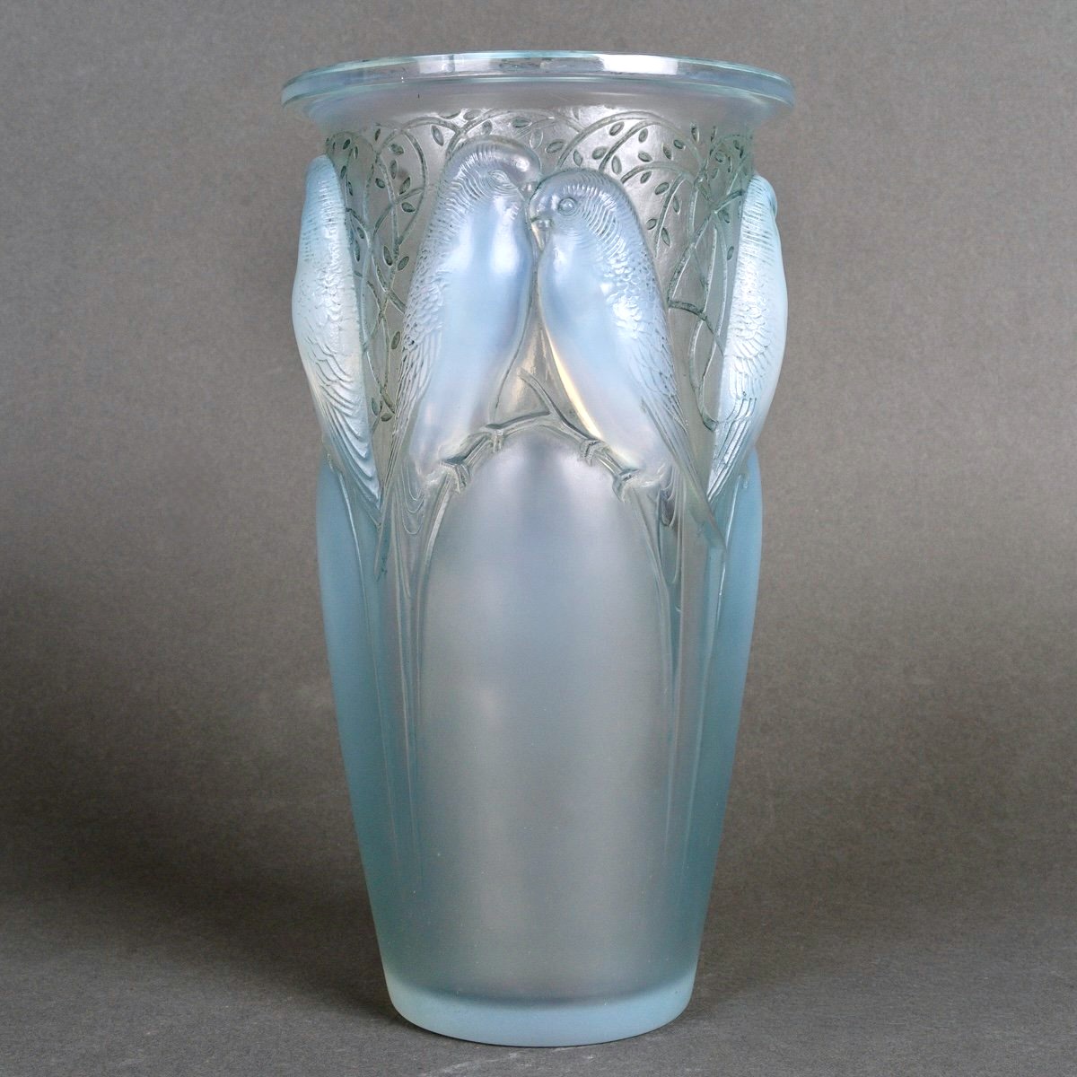 1924 René Lalique - Vase Ceylan Parrots Opalescent Glass With Blue Patina