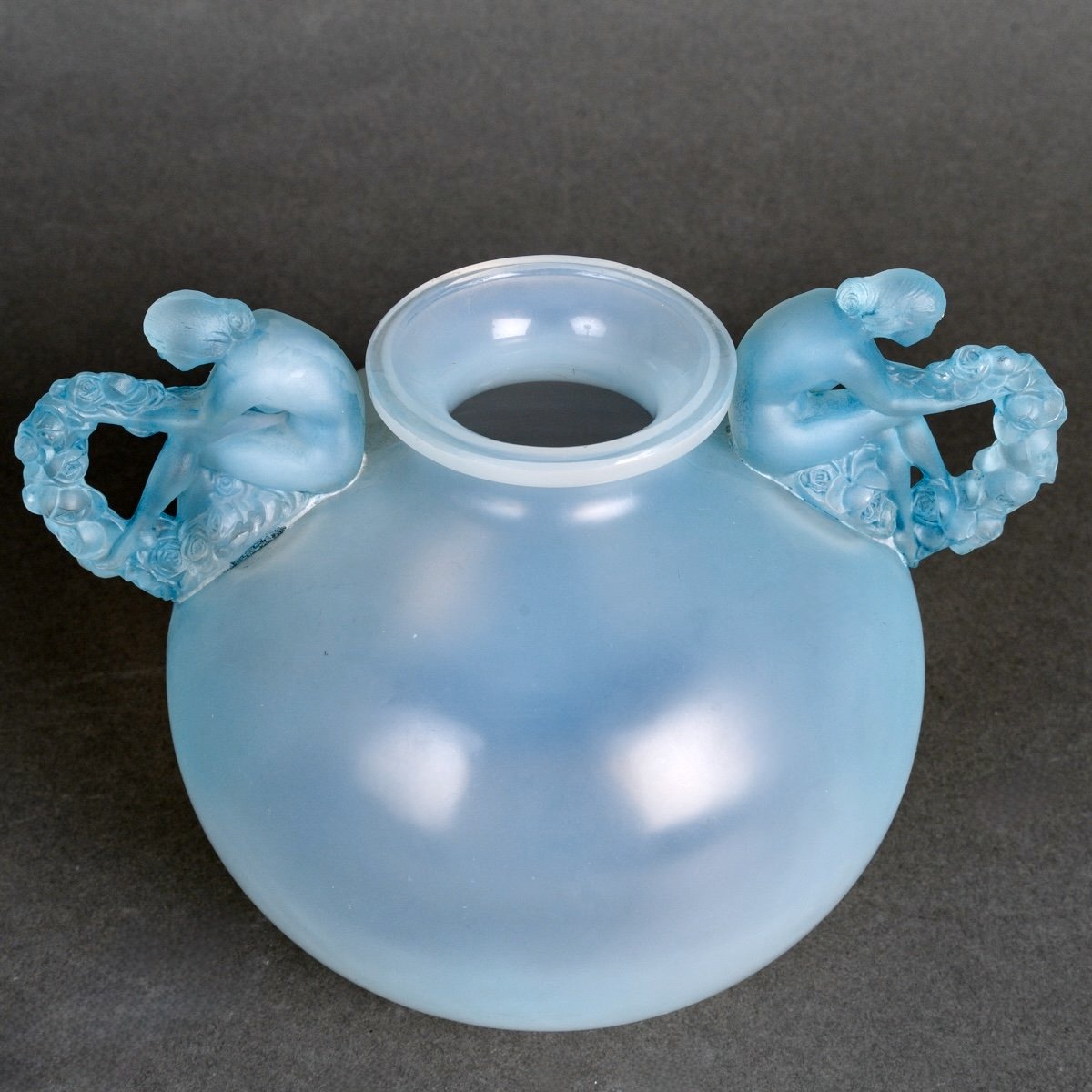 1926 René Lalique - Vase Bouchardon Verre Opalescent Patiné Bleu-photo-2