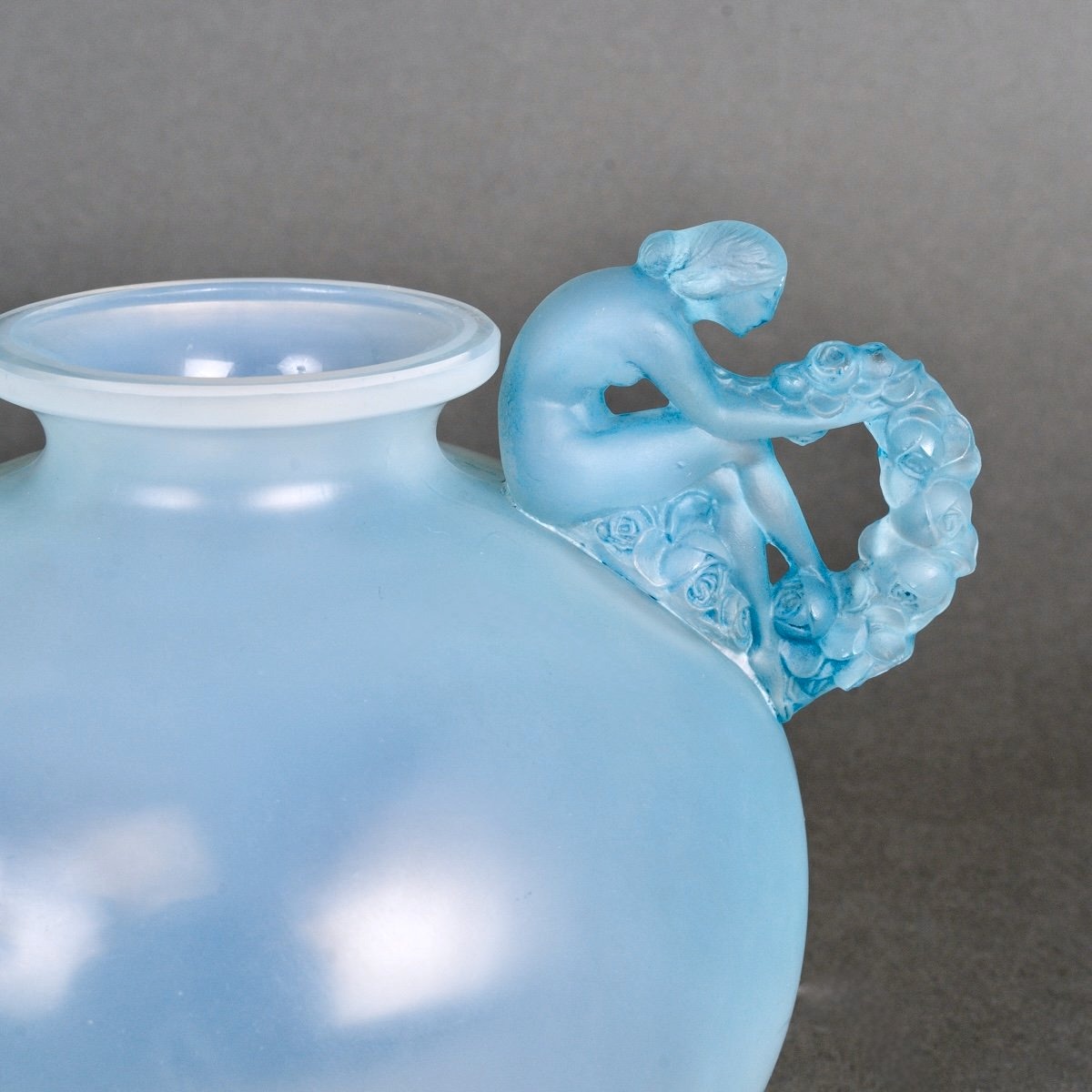 1926 René Lalique - Vase Bouchardon Verre Opalescent Patiné Bleu-photo-2