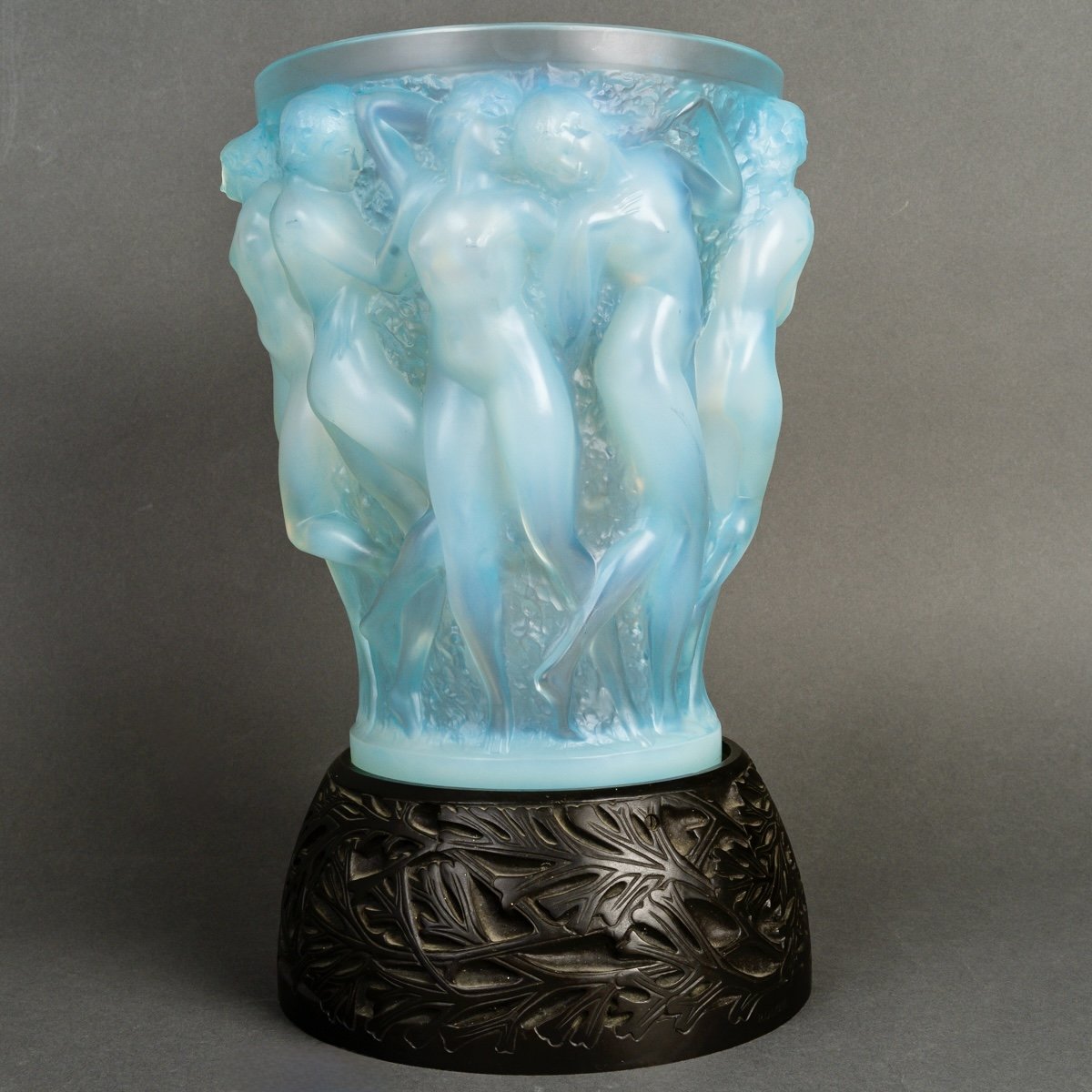1927 René Lalique - Vase Bacchantes Verre Opalescent Patiné Bleu - Base d'Origine en bronze