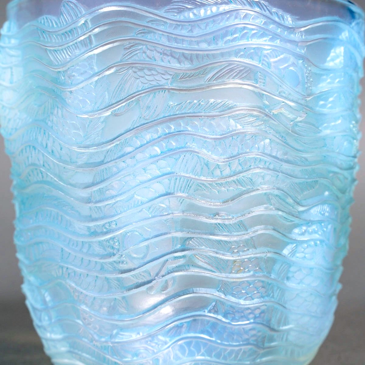 1932 René Lalique - Vase Dauphins Dolphins Opalescent Glass With Blue Patina-photo-4