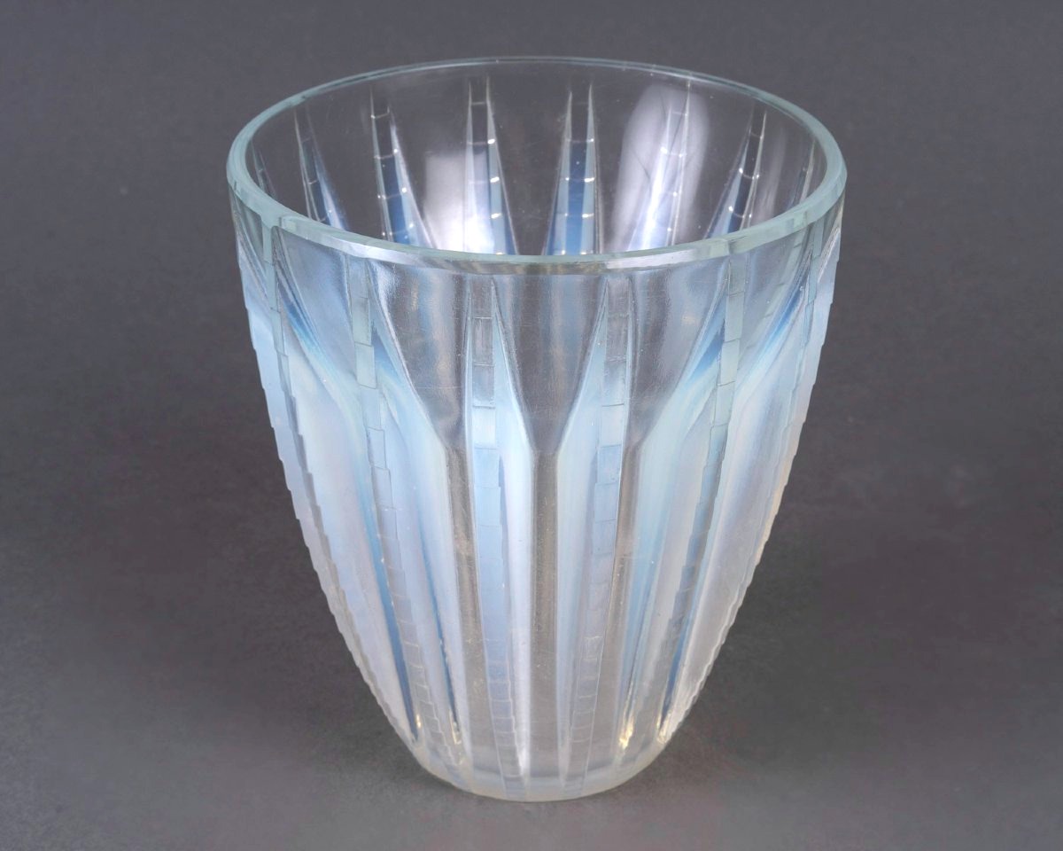 1933 René Lalique - Art Deco Vase Chamonix Opalescent Glass-photo-3