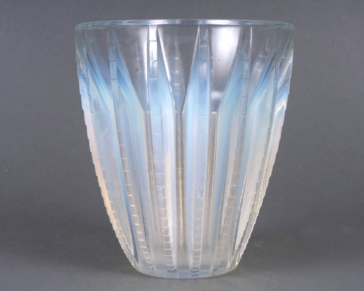 1933 René Lalique - Art Deco Vase Chamonix Opalescent Glass